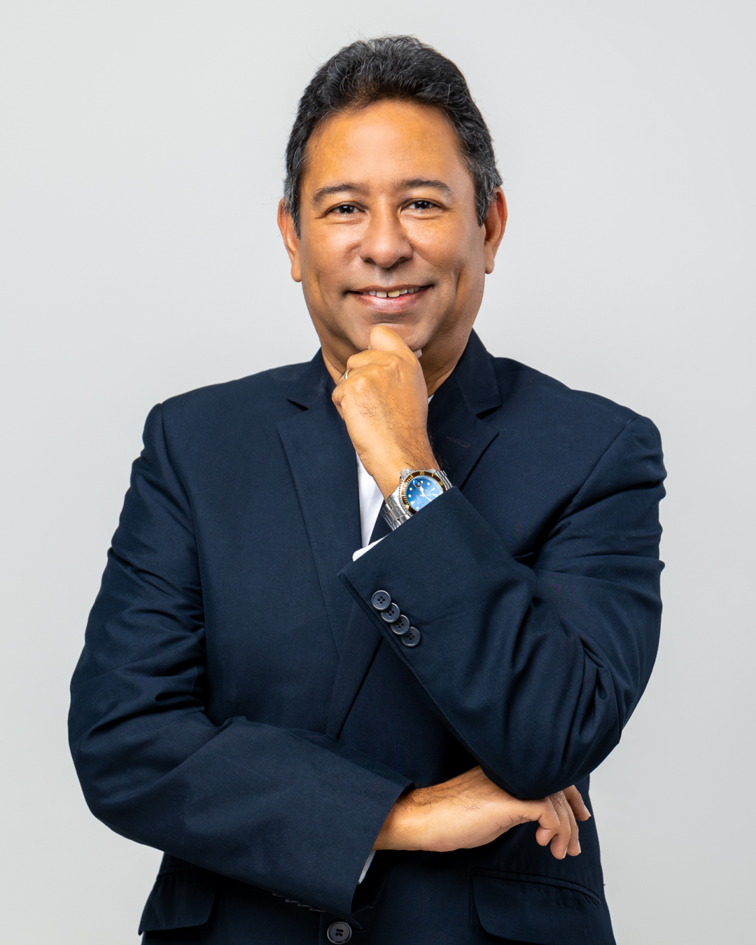 Retrato Profesional y Liderazgo Ejecutivo de Orlando Fujitsubo